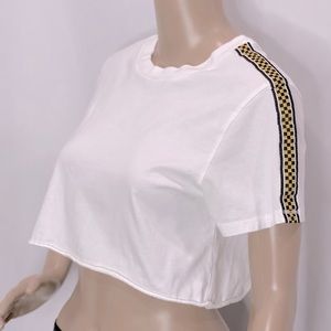 FOREVER 21 RACING RIBBON CROPPED TEE